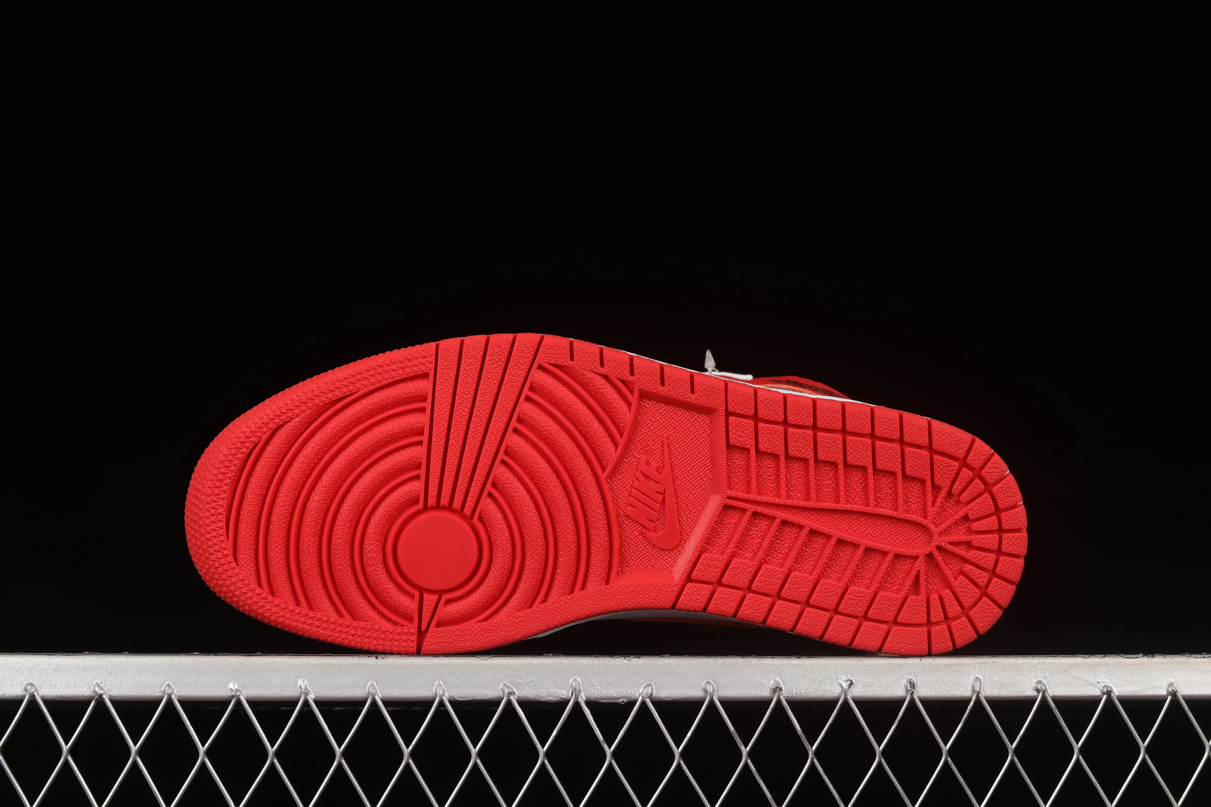All categories Air Jordan Jordan series basketball shoes Air Jordan 1 High pure original version Air Jordan 1 High OG AJ1 Joe 1 white and red retro high-top cultural basketball shoes 555088-161